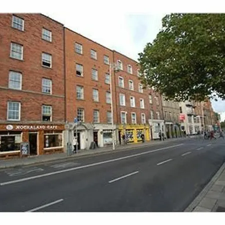 3 Bed Near Temple Bar Apartment *